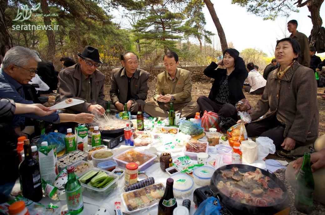 عکس/ گعده کارگران در کره شمالی عکس/ گعده کارگران در کره شمالی