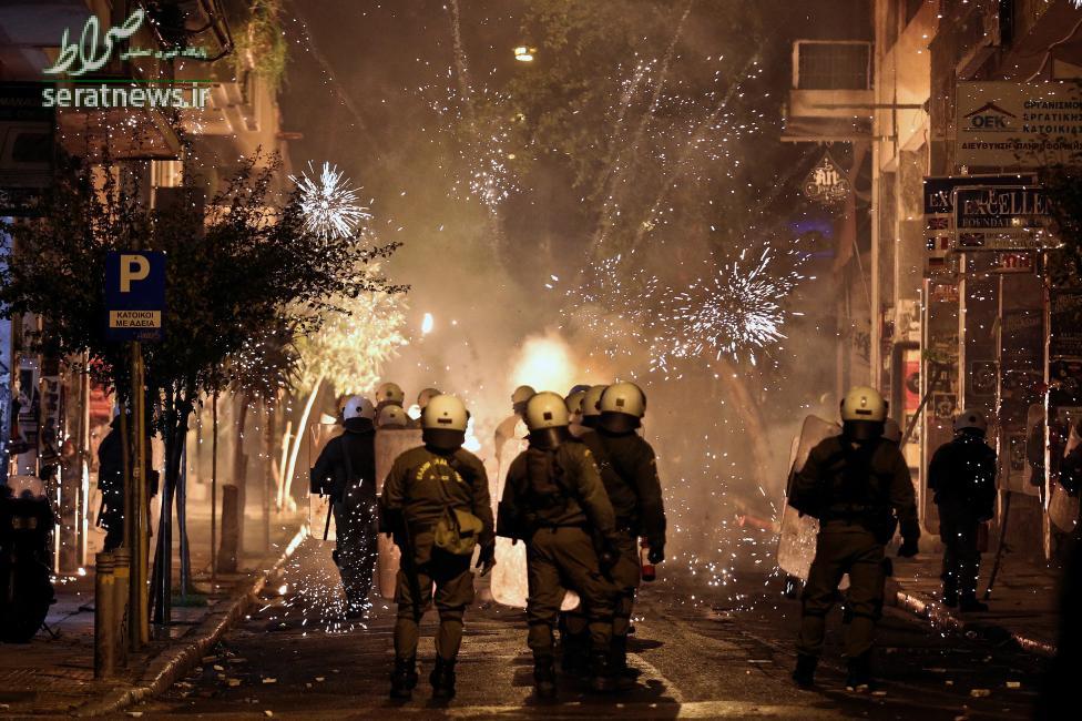 عکس/آتشبازی مقابل پلیس ضدشورش