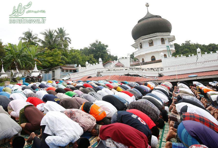 عکس/ نماز جمعه در ویرانه‌های مسجد