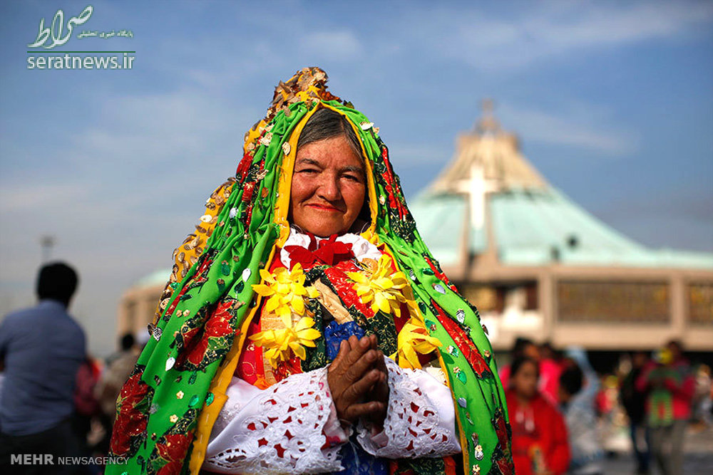 عکس/زن مکزیکی در مراسم تولد مریم مقدس