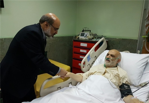 عکس/ عیادت علی عسگری از حجت الاسلام قرائتی عکس/ عیادت علی عسگری از حجت الاسلام قرائتی