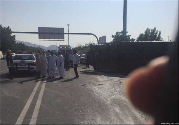 واژگون شدن اتوبوس حامل حجاج در عرفات واژگون شدن اتوبوس حامل حجاج در عرفات