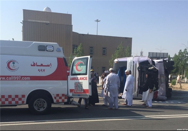 واژگون شدن اتوبوس حامل حجاج در عرفات واژگون شدن اتوبوس حامل حجاج در عرفات