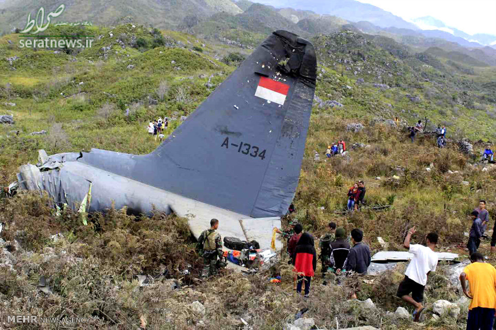 عکس/سقوط هواپیمای نظامی در اندونزی