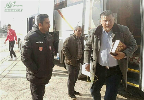 عکس/ دایی با قرآن وارد ورزشگاه شد عکس/ دایی با قرآن وارد ورزشگاه شد