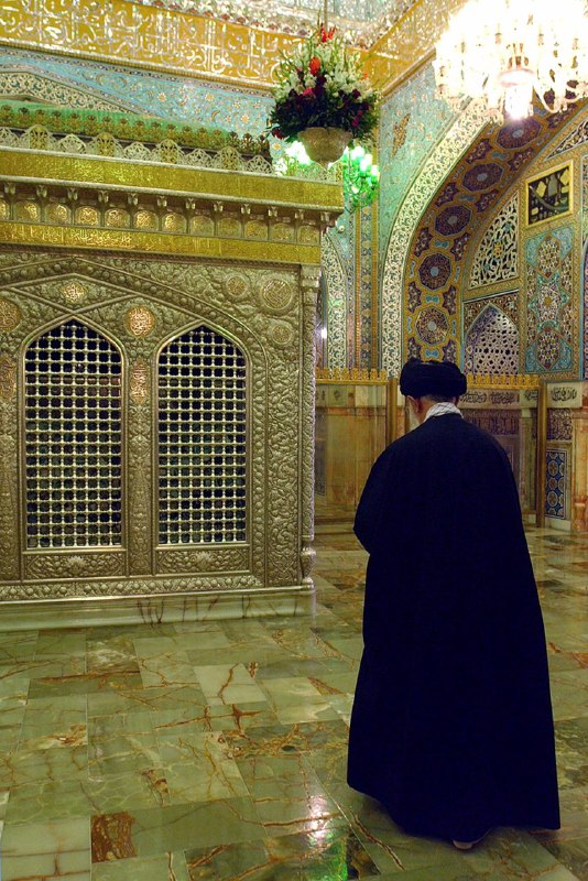 عکس/ رهبرانقلاب در کنار ضریح امام رضا(ع) عکس/ رهبرانقلاب در کنار ضریح امام رضا(ع)