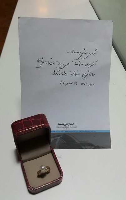 واکنش متفاوت دو منتقد ژاپنی به «روسری آبی»+عکس واکنش متفاوت دو منتقد ژاپنی به «روسری آبی»+عکس