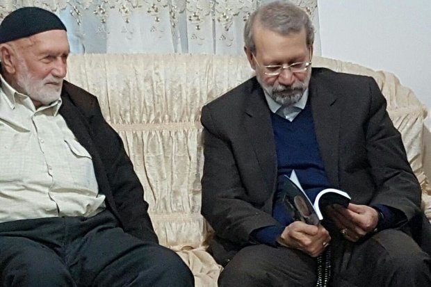 دیدار لاریجانی با خانواده شهیدان کرم یار +عکس دیدار لاریجانی با خانواده شهیدان کرم یار +عکس