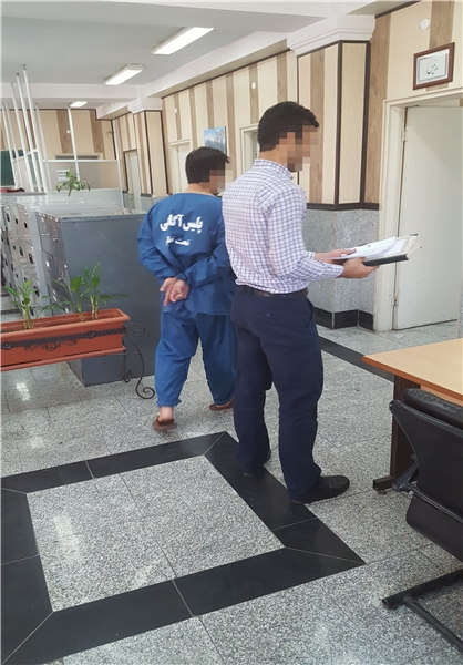 ویترینساز طلافروشی، سارق 5 کیلو طلا+عکس ویترینساز طلافروشی، سارق 5 کیلو طلا+عکس