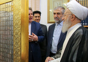 پاسخ دفتر آیت الله مکارم درباره هزینه کتابت قرآن مطلّا پاسخ دفتر آیت الله مکارم درباره هزینه کتابت قرآن مطلّا