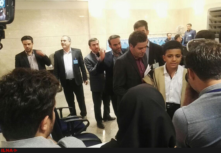 حواشی سومین روز ثبتنام انتخابات/ از وعده مبارزه با شاخه صهیونیستی روحانیت تا جلوگیری از ثبتنام کاندیدای ۱۳ ساله +تصاویر حواشی سومین روز ثبتنام انتخابات/ از وعده مبارزه با شاخه صهیونیستی روحانیت تا جلوگیری از ثبتنام کاندیدای ۱۳ ساله +تصاویر