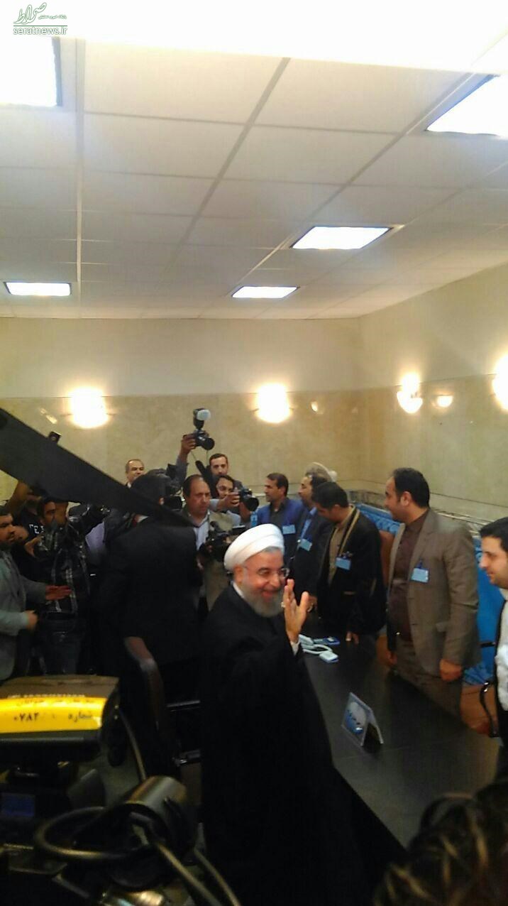 روحانی در انتخابات ثبت نام کرد +عکس روحانی در انتخابات ثبت نام کرد +عکس