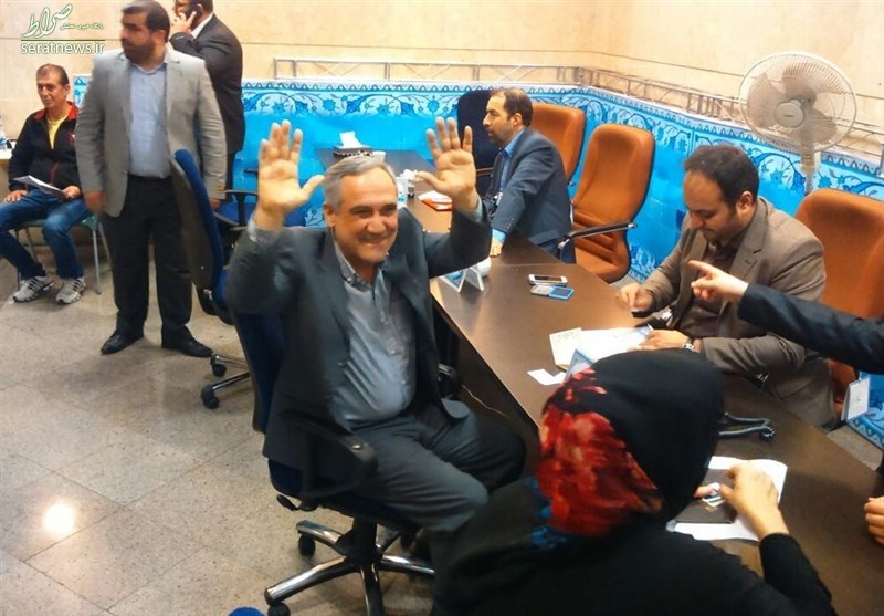 مدیر برکنارشده روحانی کاندیدا شد +عکس مدیر برکنارشده روحانی کاندیدا شد +عکس