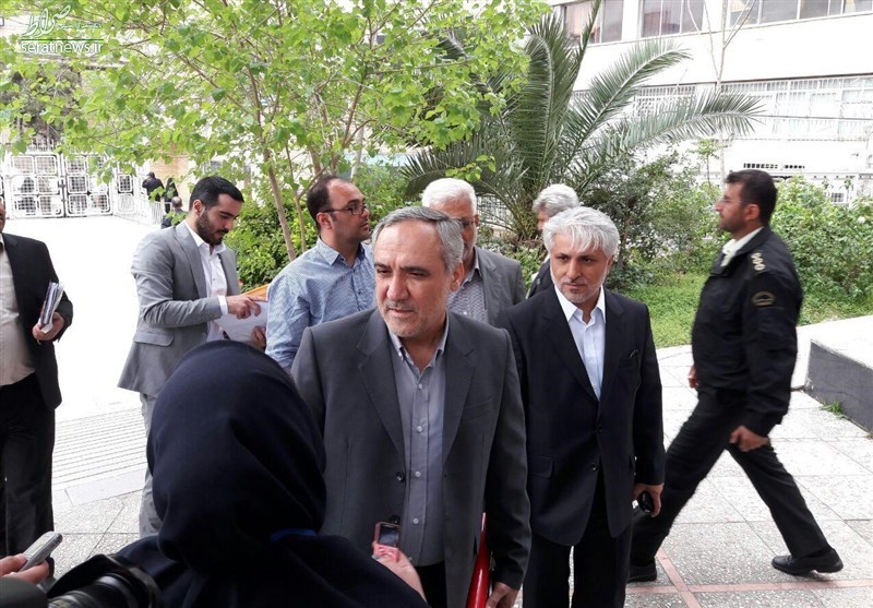 مدیر برکنارشده روحانی کاندیدا شد +عکس مدیر برکنارشده روحانی کاندیدا شد +عکس
