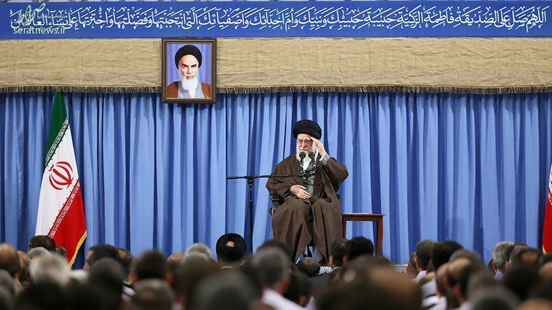 عکس/ احترام نظامی رهبر انقلاب در دیدار با ارتشیها عکس/ احترام نظامی رهبر انقلاب در دیدار با ارتشیها