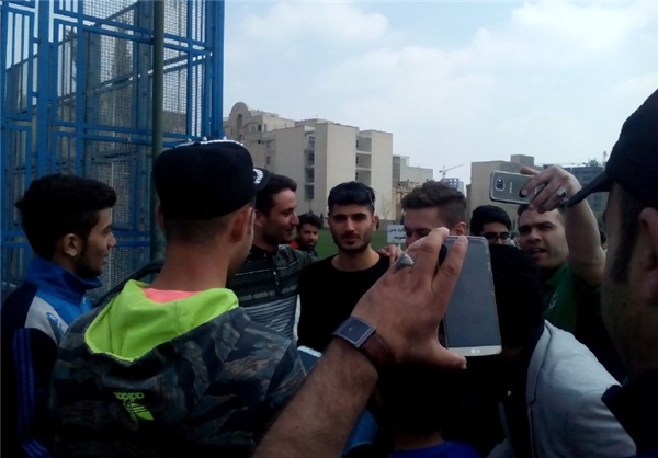 بازار داغ سلفی در تمرین امروز استقلال +عکس بازار داغ سلفی در تمرین امروز استقلال +عکس