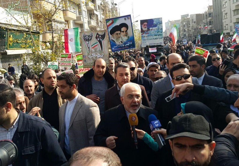 عکس/حضور ظریف در راهپیمایی 22 بهمن