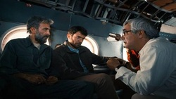 تصاویر/مراسم تقدیر خانواده شهدا از ابراهیم حاتمی کیا