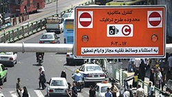 فیلم/حرکت مترو تهران بدون بستن درب و تعجب مسافران!!