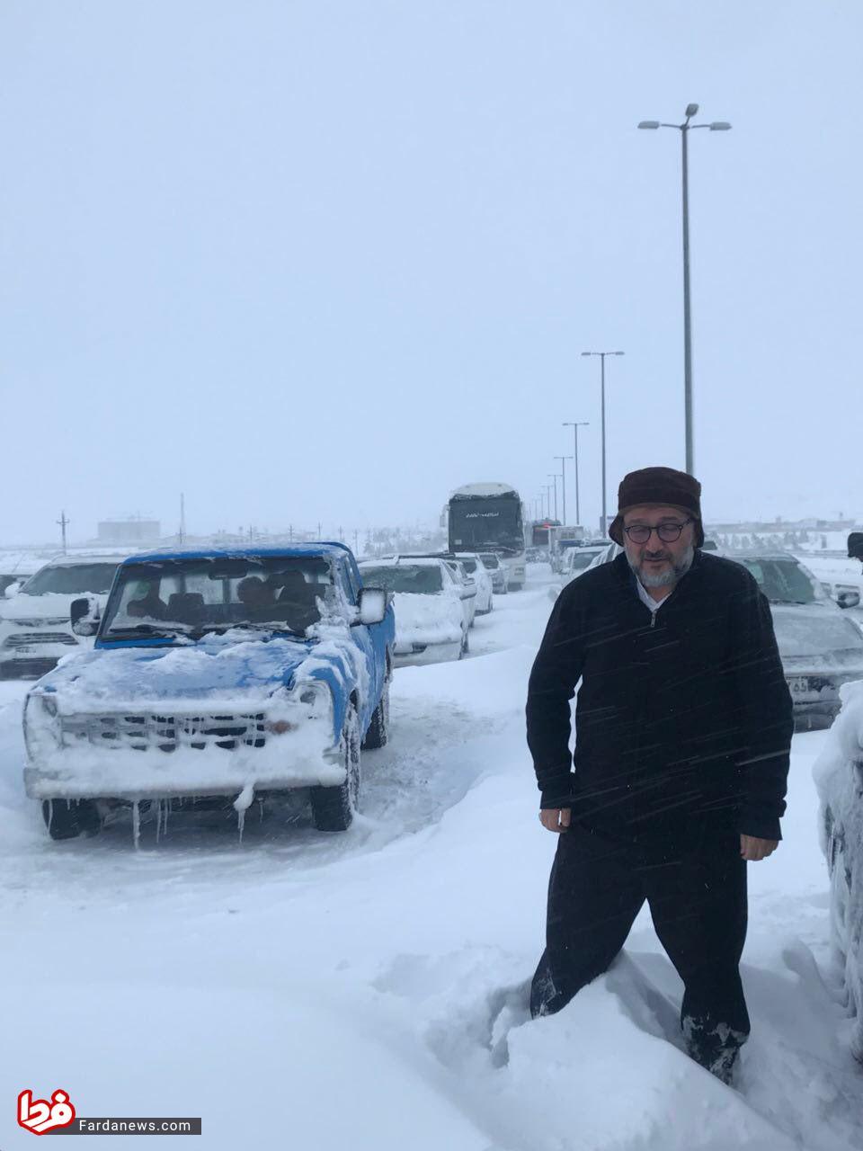 عکس/ ۹ ساعت در برف بدون هیچ کمکی از سوی مسئولان! عکس/ ۹ ساعت در برف بدون هیچ کمکی از سوی مسئولان!