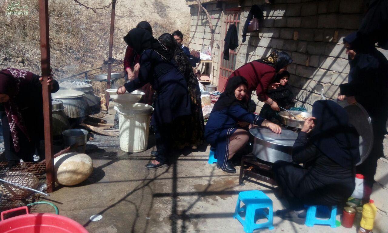 عکس/غذا درست کردن خانم ها برای امدادگران