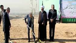 عکس/ کاشت نهال توسط آیت الله جنتی