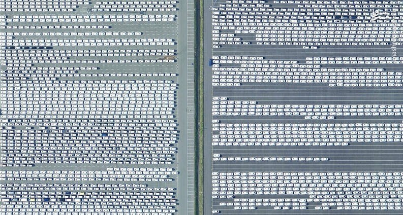 تصویر هوایی جالب از یک پارگینگ خودرو