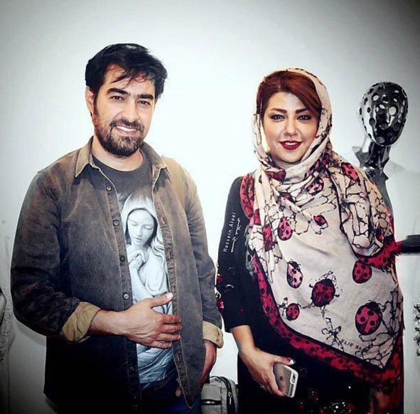 تیپ جدید شهاب حسینی و همسرش در یک گالری! + عکس