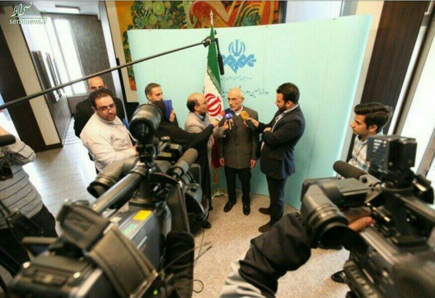 عکس/ حضور میرسلیم در صداوسیما برای ضبط برنامه عکس/ حضور میرسلیم در صداوسیما برای ضبط برنامه