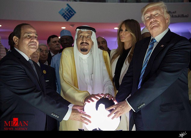 واکنش کاربران به اقدام عجیب ترامپ و ملک سلمان+تصاویر واکنش کاربران به اقدام عجیب ترامپ و ملک سلمان+تصاویر