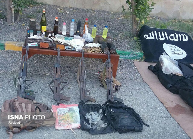 هلاکت ۴ شرور مسلح در هرمزگان/ کشف پرچم داعش/ ۲ نفر از آنها اتباع بیگانه بودند +تصاویر هلاکت ۴ شرور مسلح در هرمزگان/ کشف پرچم داعش/ ۲ نفر از آنها اتباع بیگانه بودند +تصاویر