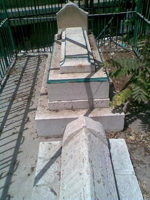 تخریب مقبره فقط برای دیگران است!/ قبر یکی از رهبران وهابیت +عکس تخریب مقبره فقط برای دیگران است!/ قبر یکی از رهبران وهابیت +عکس