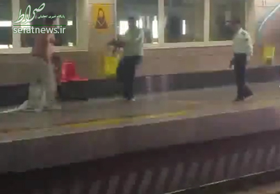 عکس/ لحظه شلیک پلیس به مهاجم متروی شهرری عکس/ لحظه شلیک پلیس به مهاجم متروی شهرری