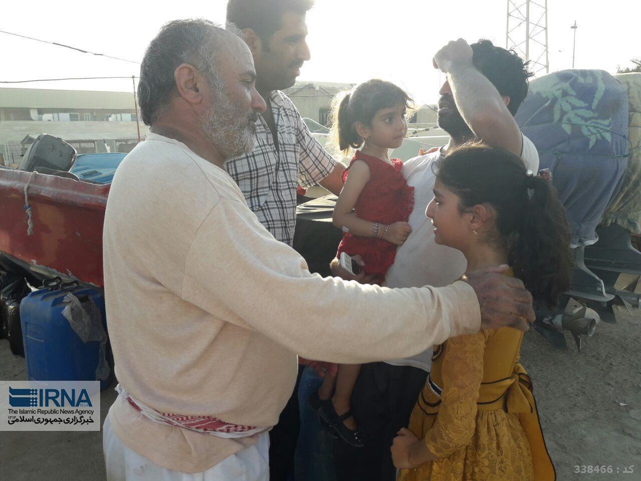 عکس/ استقبال از 2 صیاد آزاد شده بندر گناوه عکس/ استقبال از 2 صیاد آزاد شده بندر گناوه