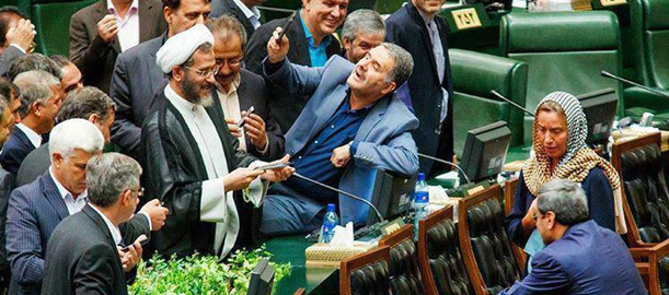سرنوشت 4 سال آینده کشور در دست چند سلفیبگیر! سرنوشت 4 سال آینده کشور در دست چند سلفیبگیر!