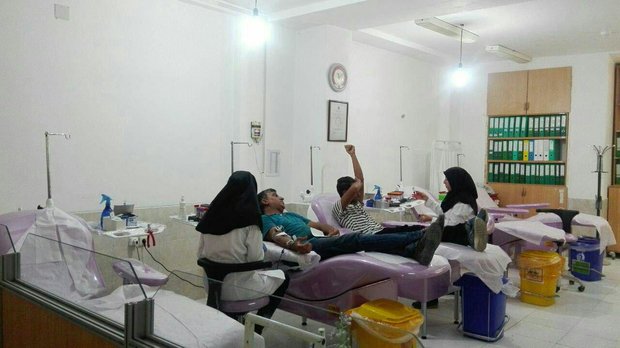 عکس/ اهدای خون مردم داراب برای کمک به مصدومان