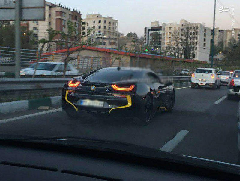 عکس/ خودروی لوکس با رنگیخاص در تهران عکس/ خودروی لوکس با رنگیخاص در تهران