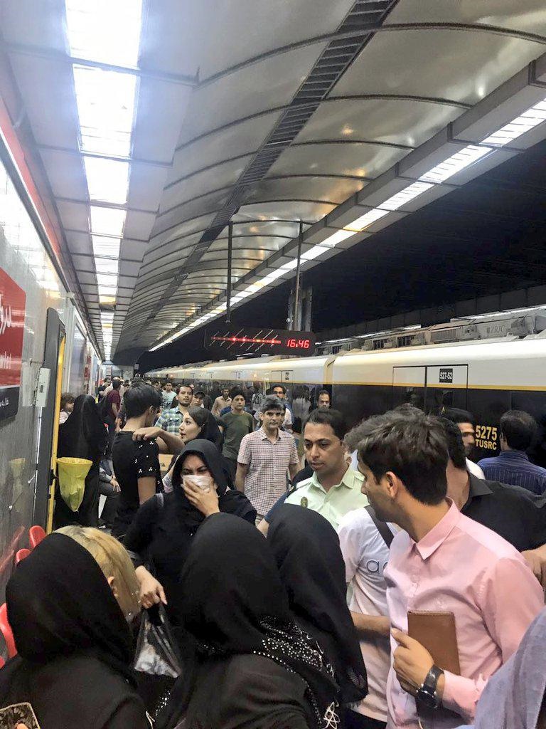 دختر جوان در مترو دروازه دولت اقدام به خودکشی کرد+عکس دختر جوان در مترو دروازه دولت اقدام به خودکشی کرد+عکس