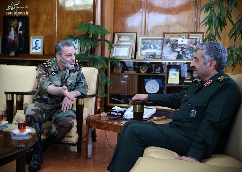 در دیدار فرماندهان کل سپاه و ارتش چه گذشت؟ +تصاویر در دیدار فرماندهان کل سپاه و ارتش چه گذشت؟ +تصاویر
