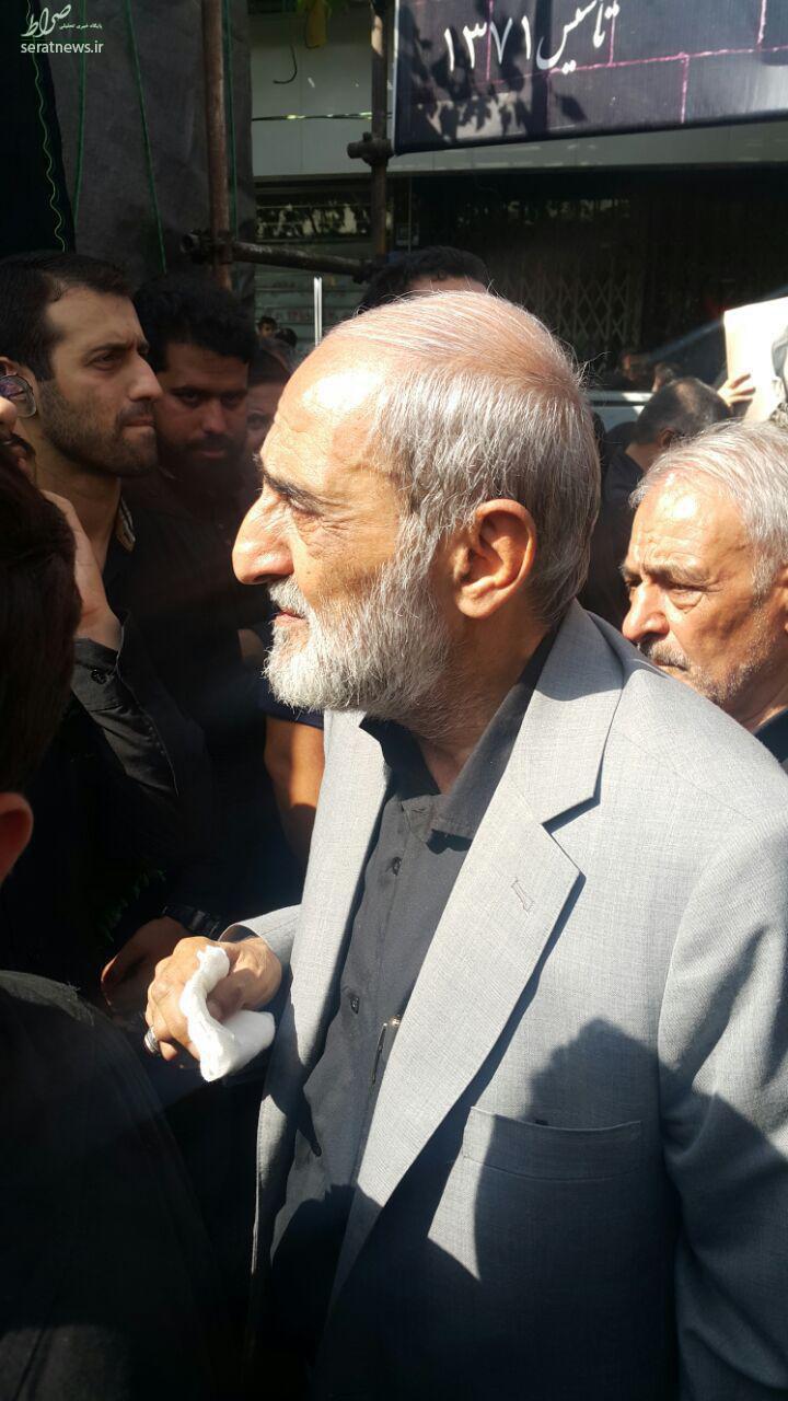 عکس/ حسین شریعتمداری در تشییع شهید حججی عکس/ حسین شریعتمداری در تشییع شهید حججی