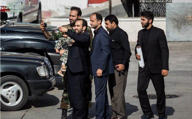 عکس/ سلفی با یادگار شهید حججی عکس/ سلفی با یادگار شهید حججی