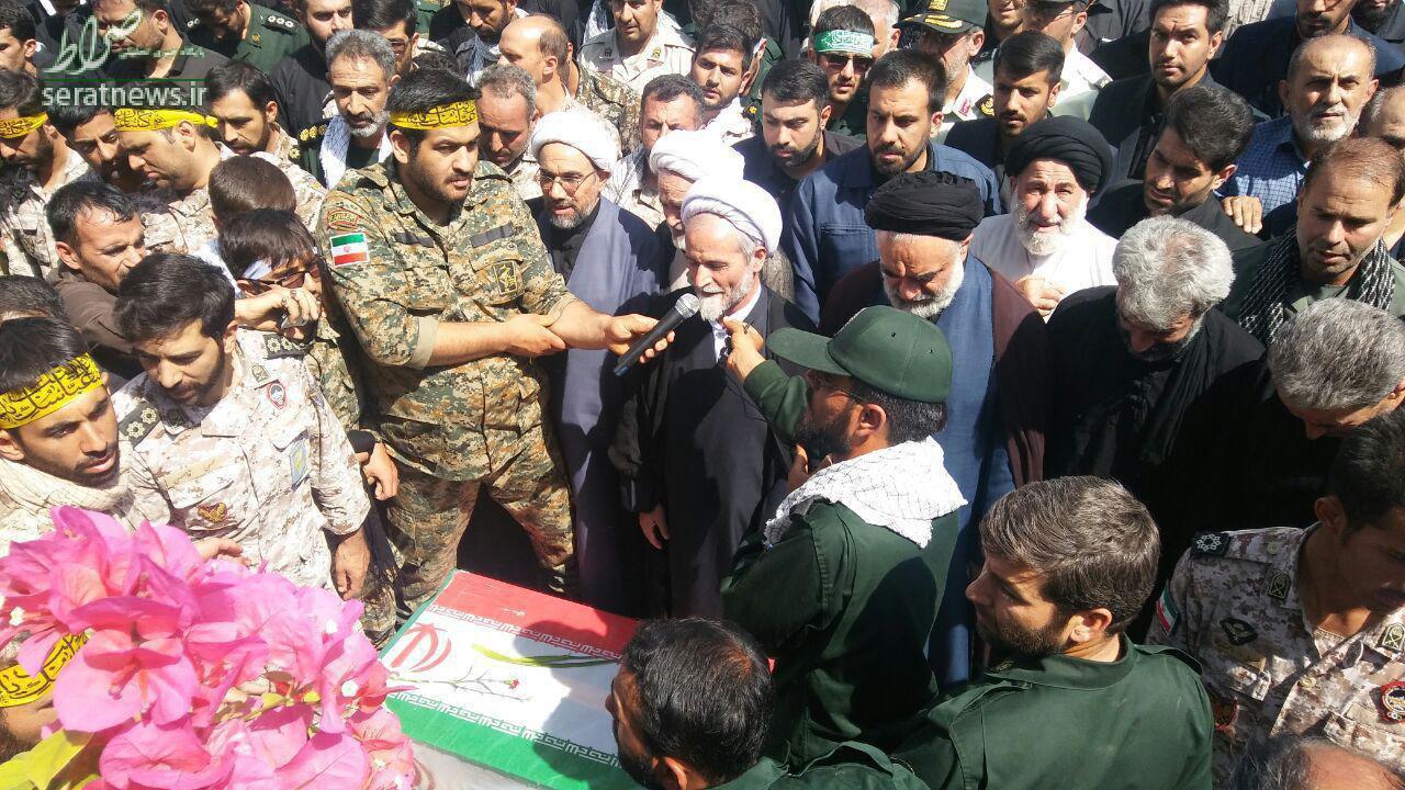 عکس/ اقامه نماز بر پیکر شهید محسن حججی عکس/ اقامه نماز بر پیکر شهید محسن حججی