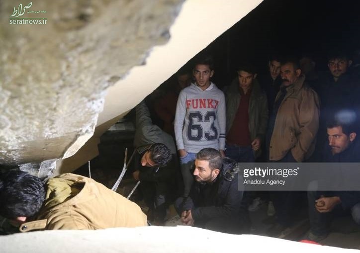 تصاویر/ به دنبال اعضای خانواده از زیر آوار تصاویر/ به دنبال اعضای خانواده از زیر آوار