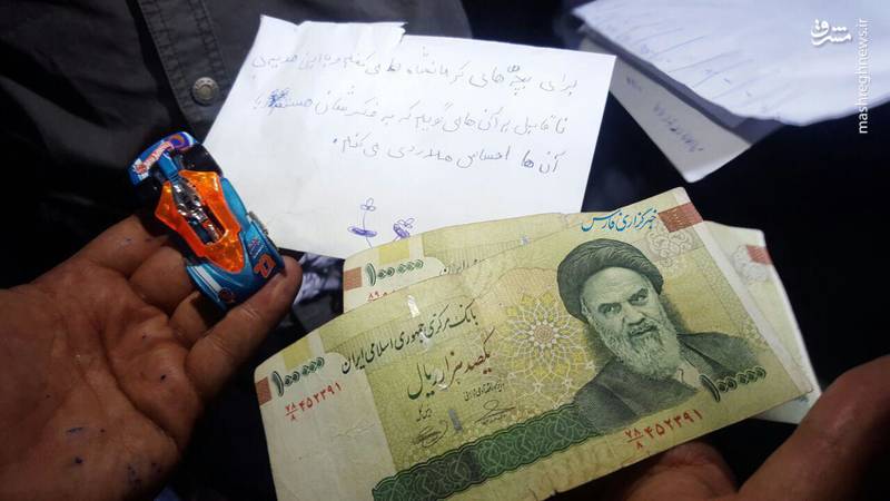 عکس/ هدیه بزرگ مردکوچک به زلزله زدگان عکس/ هدیه بزرگ مردکوچک به زلزله زدگان