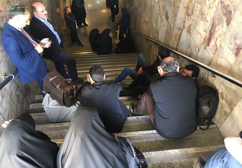 حبس شهروندان و اهالی رسانه در متروی مصلی+تصاویر