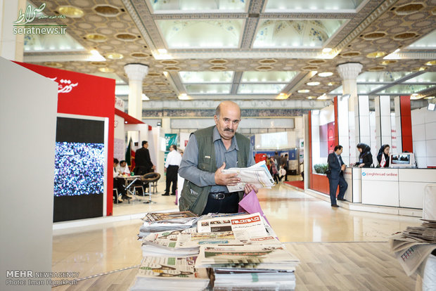 مانکن ها در نمایشگاه مطبوعات چه میکنند؟+عکس مانکن ها در نمایشگاه مطبوعات چه میکنند؟+عکس