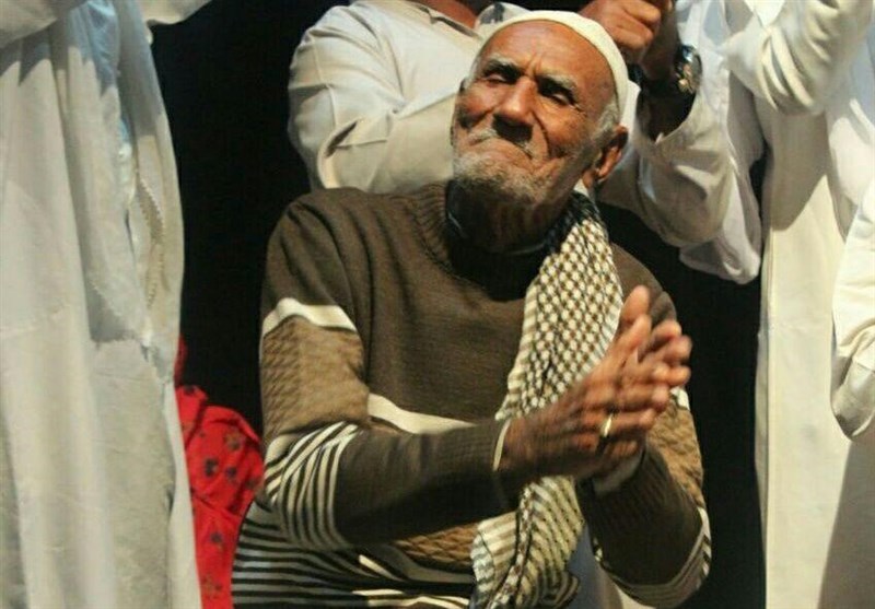 مرگ پیرمرد نوازنده در هفته هنر هرمز +عکس مرگ پیرمرد نوازنده در هفته هنر هرمز +عکس
