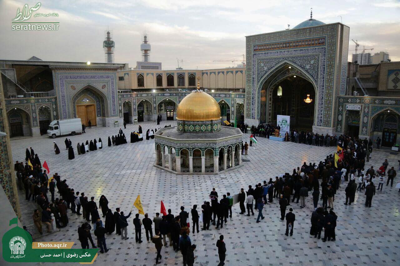 عکس/ حلقه انسانی در حمایت از قدس در حرم رضوی عکس/ حلقه انسانی در حمایت از قدس در حرم رضوی