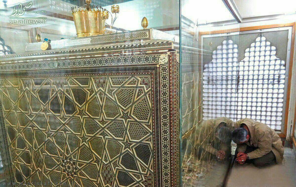 تصویری کمتردیده شده از حاج‌قاسم در حرم حضرت زینب(س)