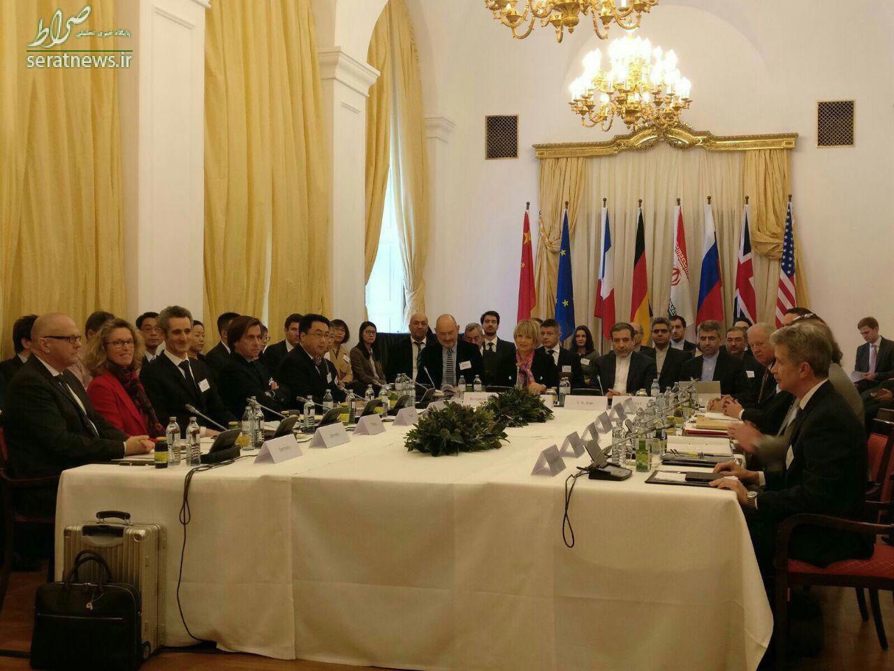عکس/ ️نصب وارونه پرچم ایران در جلسه کمیسیون برجام عکس/ ️نصب وارونه پرچم ایران در جلسه کمیسیون برجام